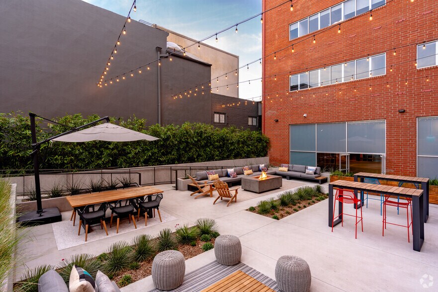 More Photos Of 6725 W Sunset Blvd, Los Angeles Office For Lease