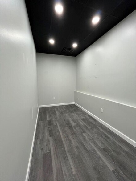 More Photos Of 431-433 Old York Rd, Jenkintown Office For Sale