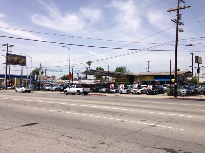 More Photos Of 13235 Osborne St, Arleta Auto Dealership For Lease