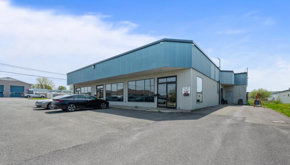 Primary Photo Of 34-36 Rue Saint-Jude S, Granby General Retail For Lease