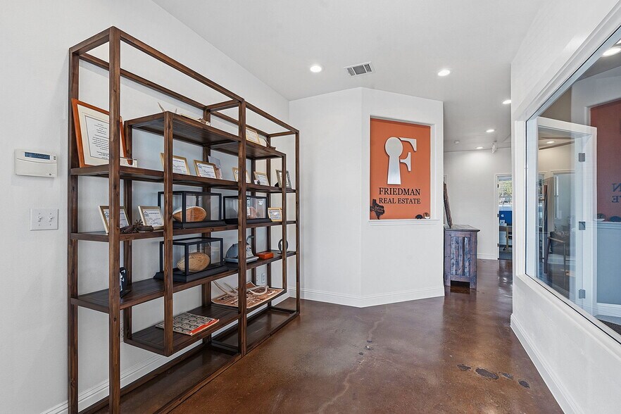 More Photos Of 5901 Old Fredericksburg Rd, Austin Office For Sale