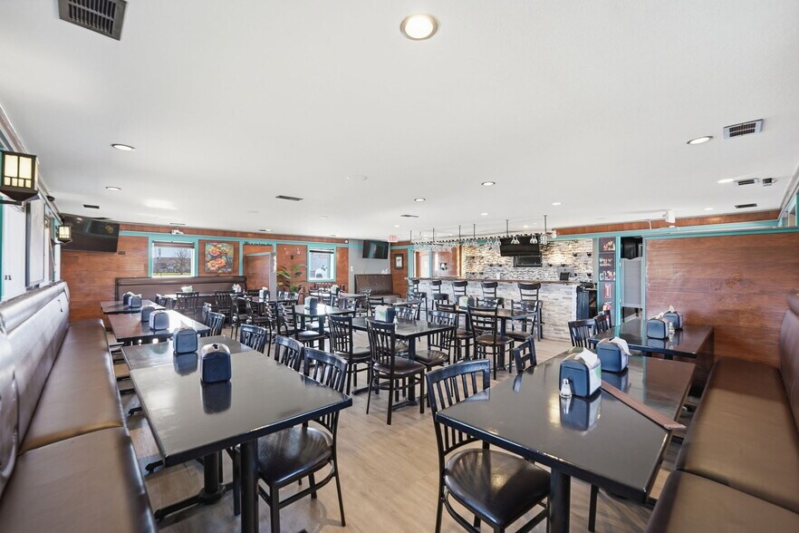 More Photos Of 1404 E College Dr, Marshall General Retail For Sale