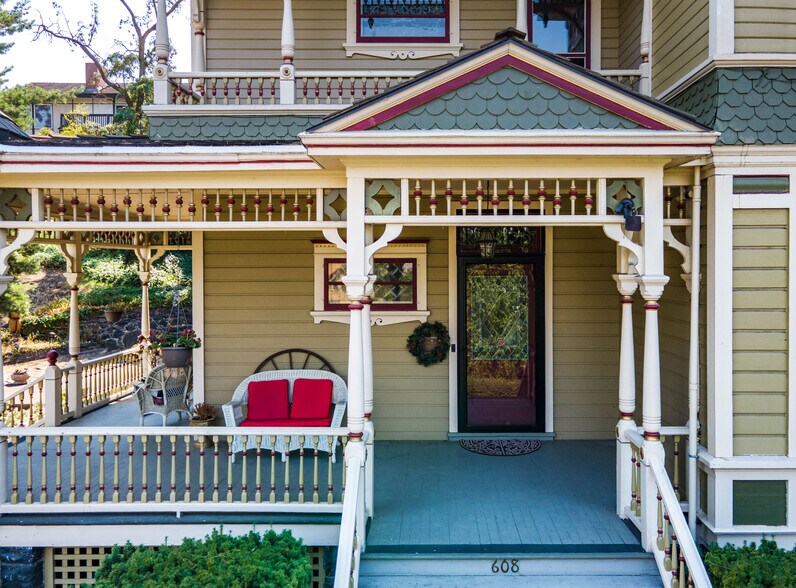 More Photos Of 608 W 6th St, The Dalles Specialty For Sale