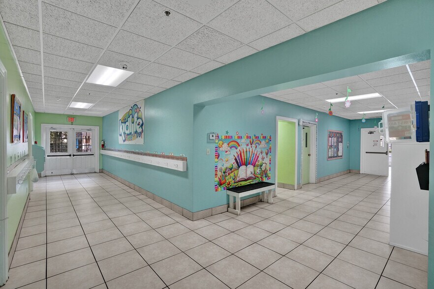 More Photos Of 1511 S US Highway 301, Tampa Office For Sale