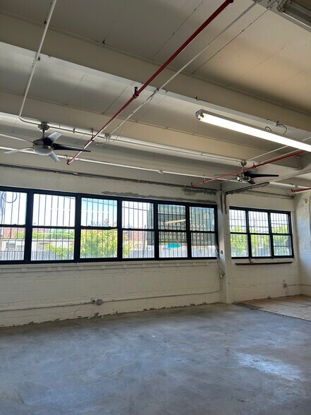 More Photos Of 18 Bay St, Brooklyn Light Manufacturing For Lease