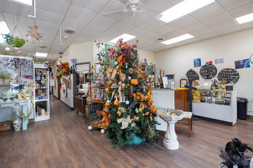 More Photos Of 120 N Main St, De Soto Storefront Retail Residential For Sale