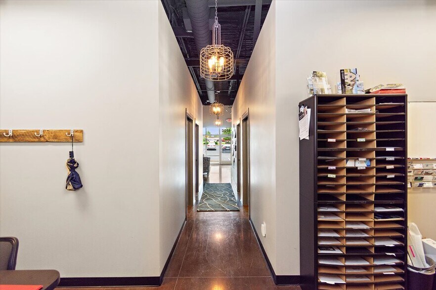 More Photos Of 923 Nashville Pike, Gallatin Storefront Retail Office For Lease
