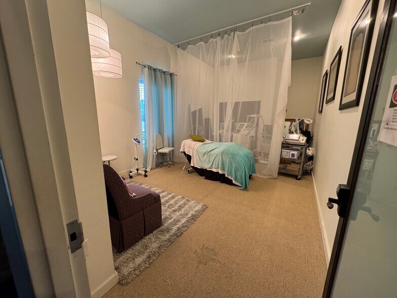 More Photos Of 2140 W Grande Blvd, Tyler Medical For Lease