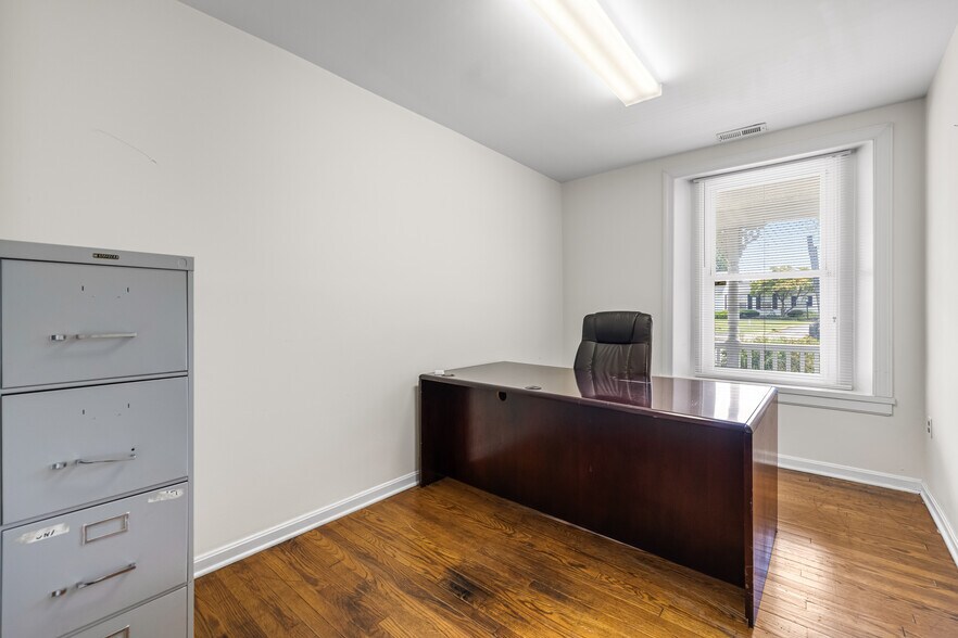 More Photos Of 410 Main St, Reisterstown Medical For Lease