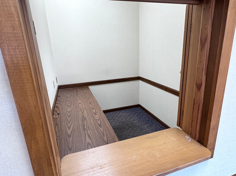 More Photos Of 1660-1728 Valley Loop Rd, Springfield Storefront Retail Office For Lease