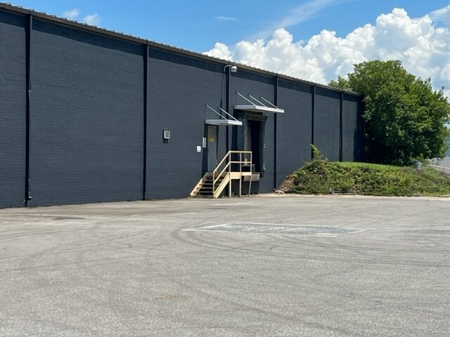 More Photos Of 3540 Corporate Dr, Dalton Warehouse For Lease