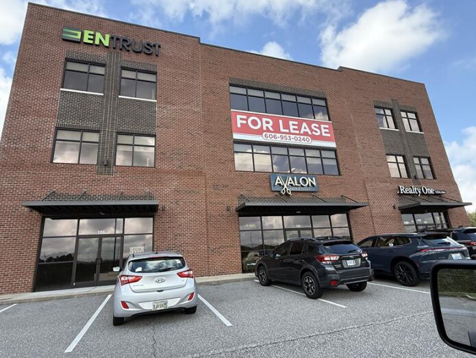 More Photos Of 8308 Lake Bonita Rd, Catlettsburg Office For Sale