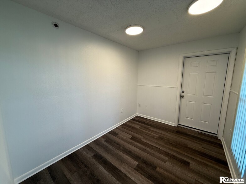 More Photos Of 1517-1523 Commercial Park Dr, Lakeland Medical For Lease