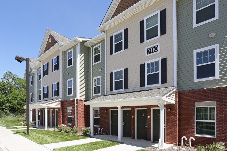 More Photos Of 700 Wincoram Way, Coram Apartments For Lease