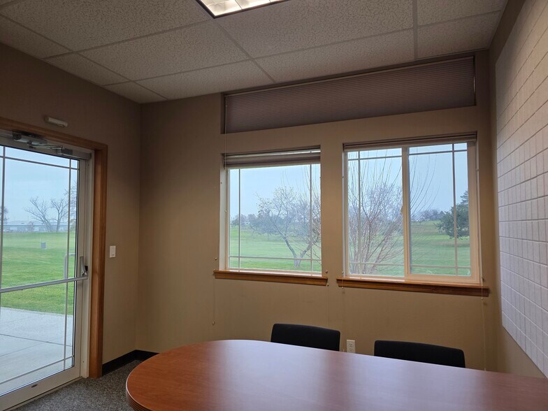 More Photos Of 2805 Saint Andrews Loop, Pasco Office For Lease