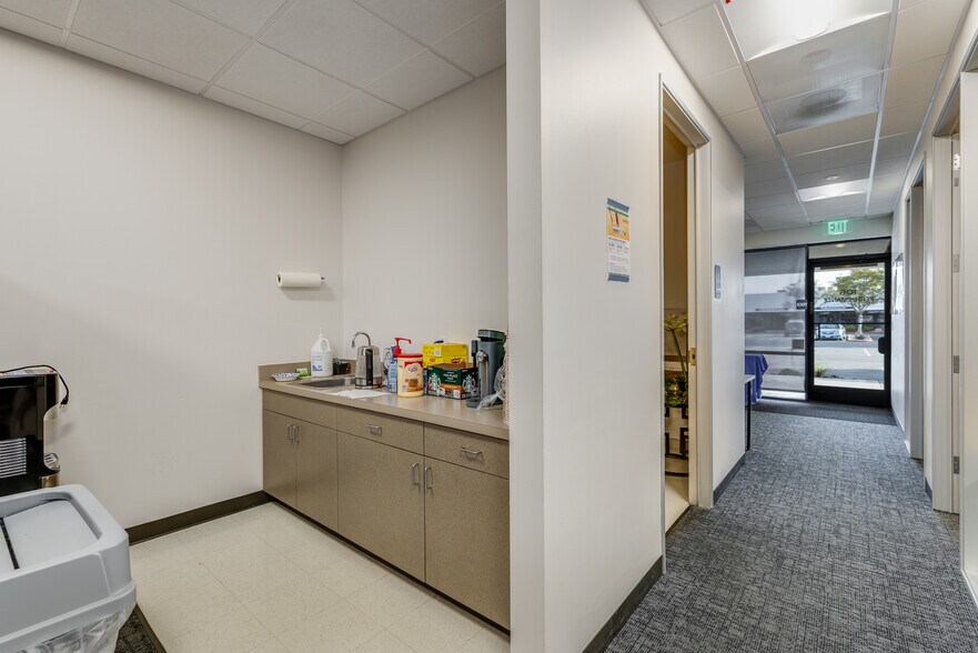 More Photos Of 780 Montague Expy, San Jose Showroom For Lease