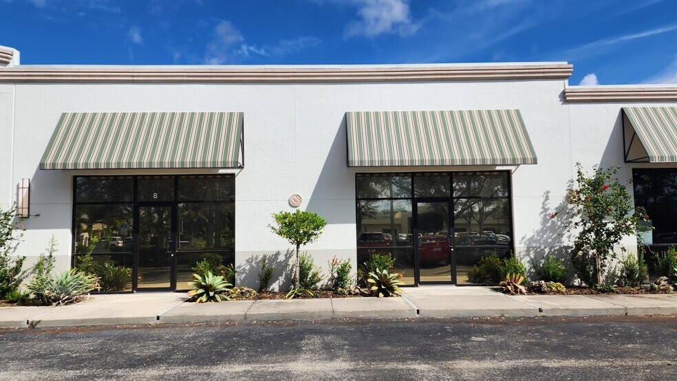 More Photos Of 2805 S Horseshoe Dr, Naples Showroom For Lease
