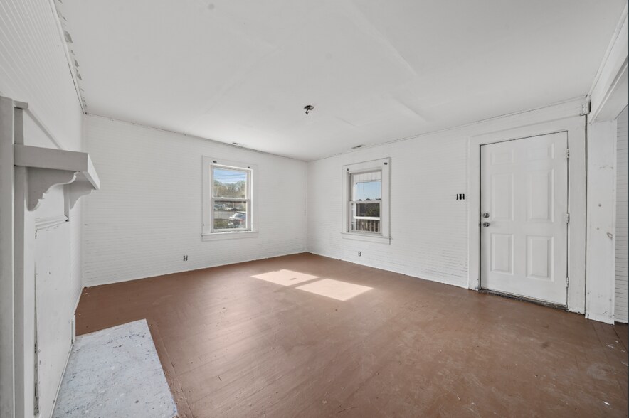 More Photos Of 112 N Mineral Springs Rd, Durham Storefront Retail Office For Sale