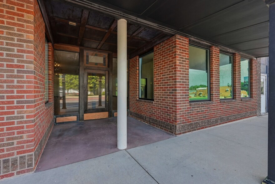 More Photos Of 204 S Broadway, Salisbury Specialty For Sale