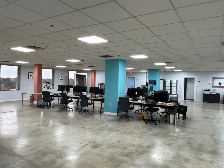 More Photos Of 104 N Main St, Gainesville Office For Lease