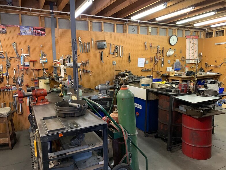 More Photos Of 4364 E Alexander Rd, Las Vegas Warehouse For Lease