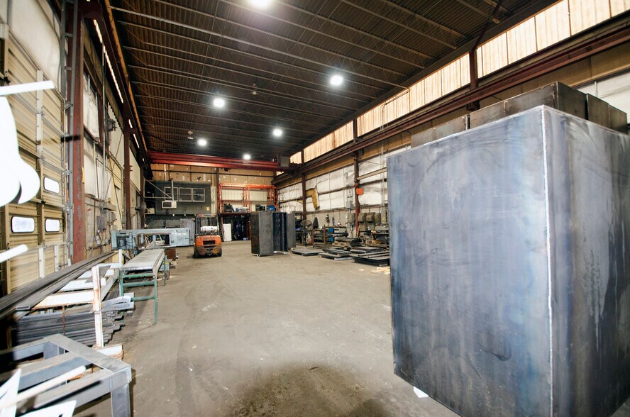 More Photos Of 1452 N National Ave, Springfield Warehouse For Sale