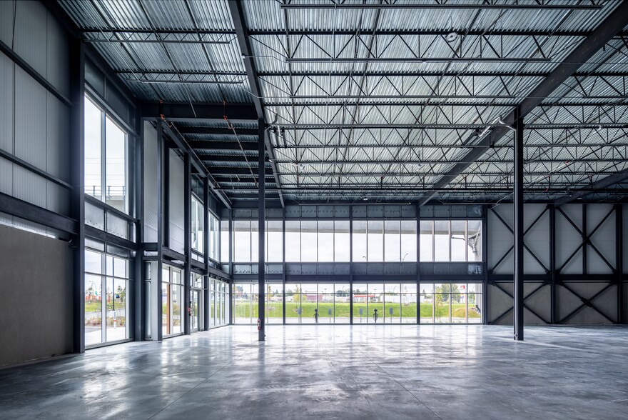 More Photos Of Aut Transcanada, Kirkland Unknown For Lease