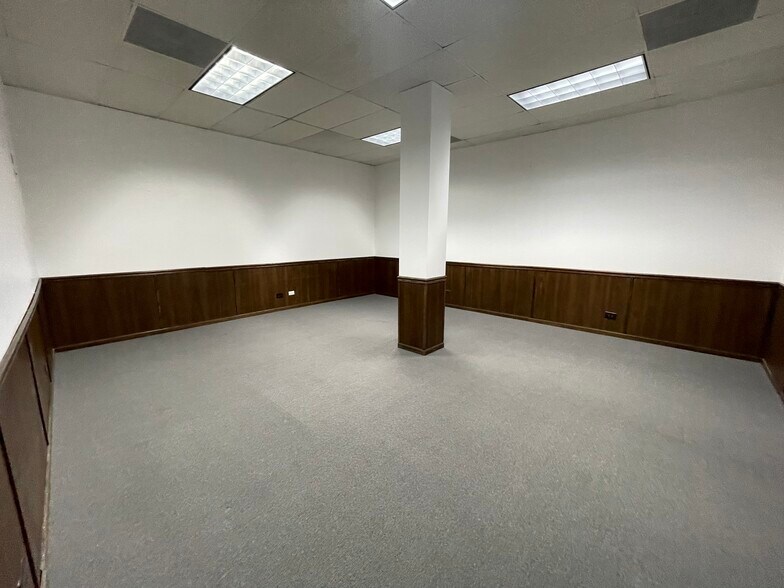 More Photos Of 105-115 S Grove Ave, Elgin Medical For Lease