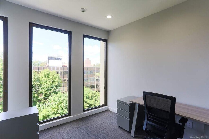 More Photos Of 185 Great Neck Rd, Great Neck Office For Lease