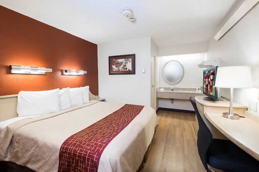 More Photos Of 26300 Dequindre Rd, Warren Hotel For Sale