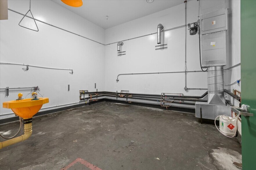 More Photos Of 1501 Sage Rd, Medford Warehouse For Sale