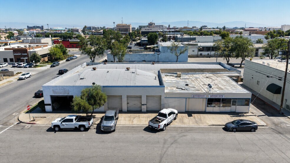 Primary Photo Of 1401-1411 25th St, Bakersfield Auto Repair For Sale