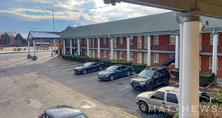 More Photos Of 1122 E 162nd St, South Holland Hotel For Sale