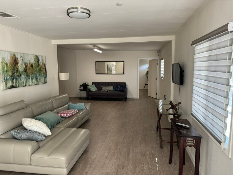 More Photos Of 4669 W Olympic Blvd, Los Angeles Apartments For Sale