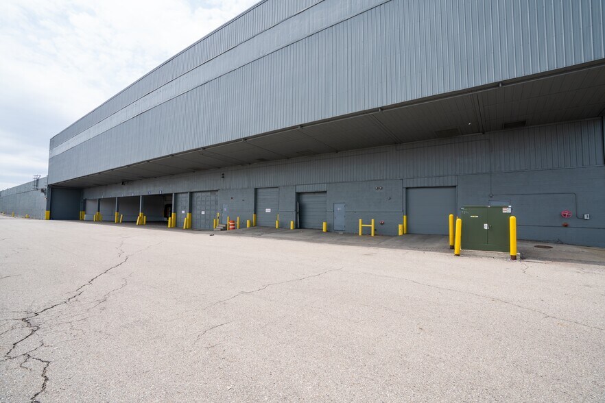 More Photos Of 6334 Lynch Rd, Detroit Manufacturing For Lease