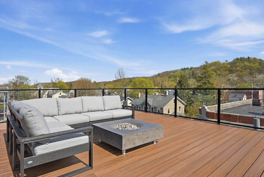 More Photos Of 443 Walnut St, Sewickley Flex For Sale