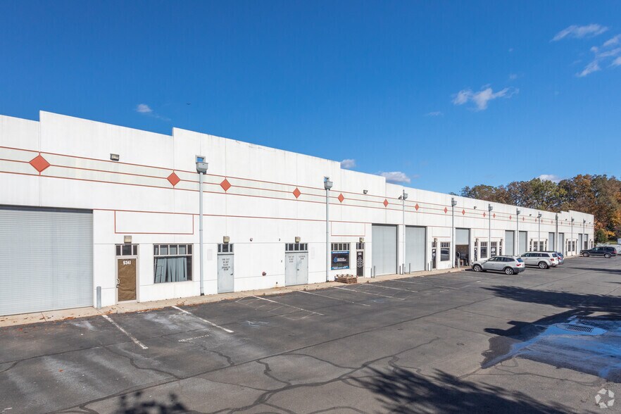 More Photos Of 9201-9373 Mike Garcia Dr, Manassas Warehouse For Lease