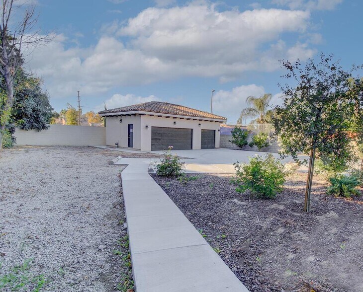 More Photos Of 5647 Beckford Ave, Tarzana Rehabilitation Center For Lease