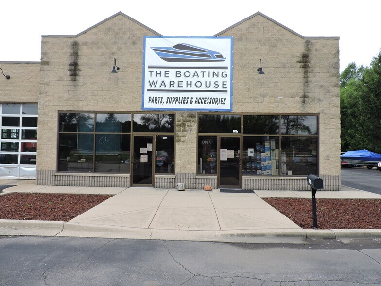 More Photos Of 1222 S Route 12, Fox Lake Garden Center For Lease