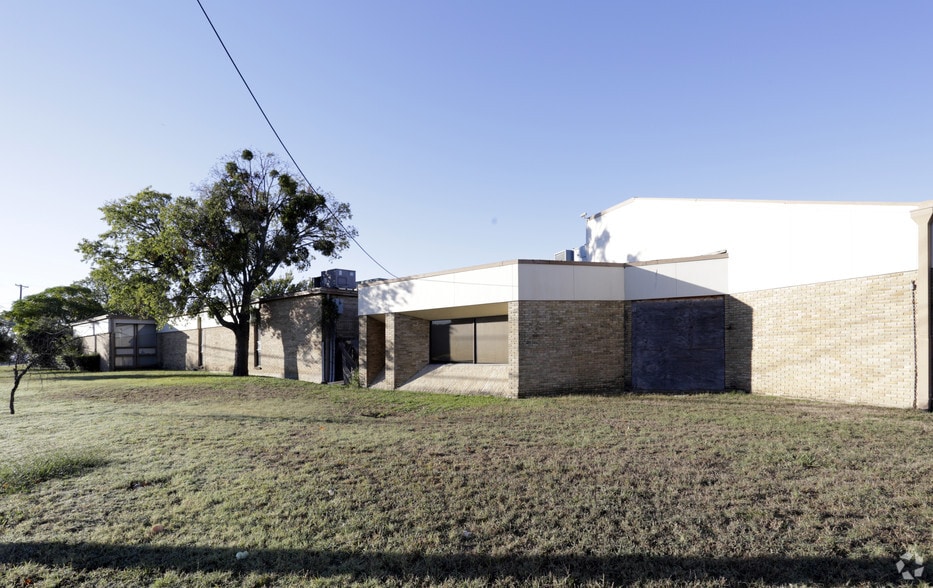 More Photos Of 819-901 N O'Connor Rd, Irving Office For Sale