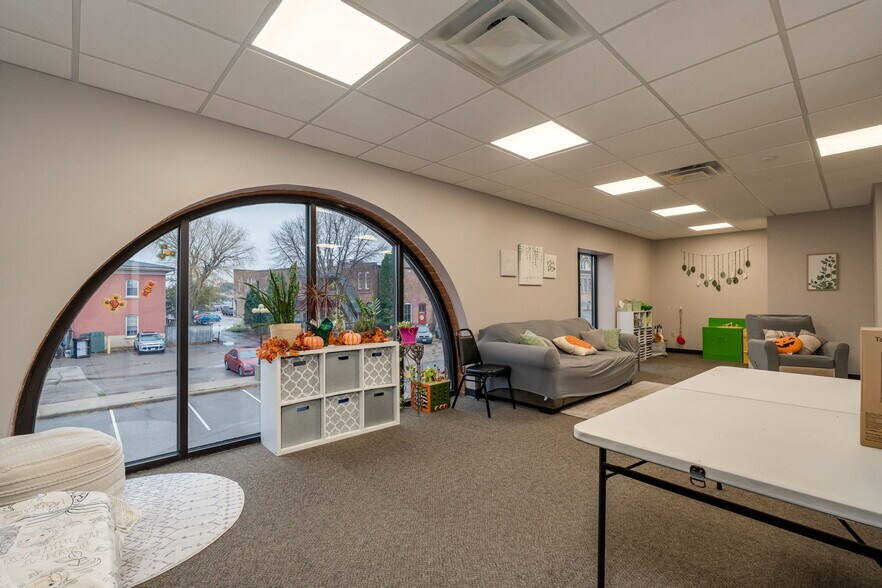 More Photos Of 108 S Minnesota Ave, Saint Peter Storefront Retail Office For Sale