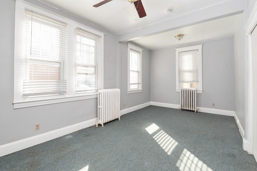 More Photos Of 13 Annapolis St, Annapolis Storefront Retail Office For Sale