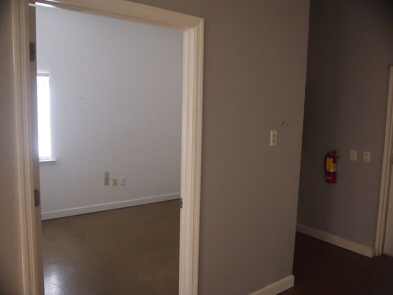 More Photos Of 33006 Professional Dr, Leesburg Medical For Lease