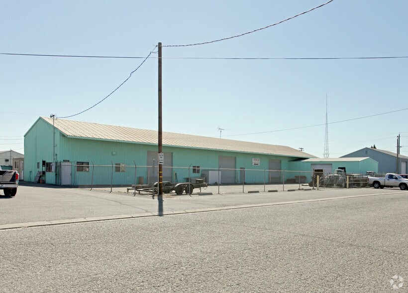 More Photos Of 1340-1342 N Emerald Ave, Modesto Warehouse For Lease