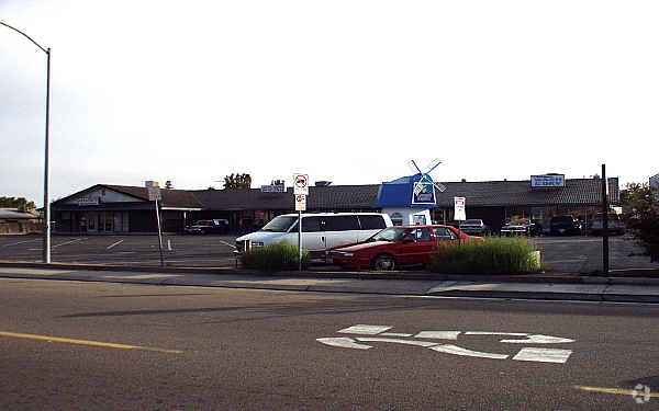 More Photos Of 16438-16460 S Cambridge Dr, Lathrop General Retail For Lease
