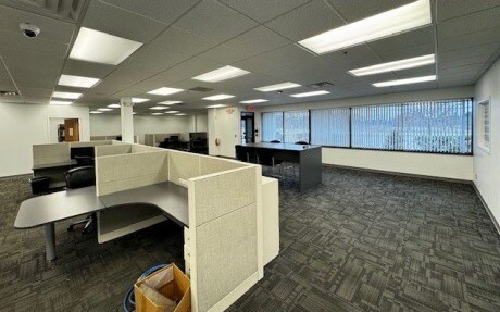 More Photos Of 2325 Featherstone Rd, Auburn Hills Warehouse For Lease