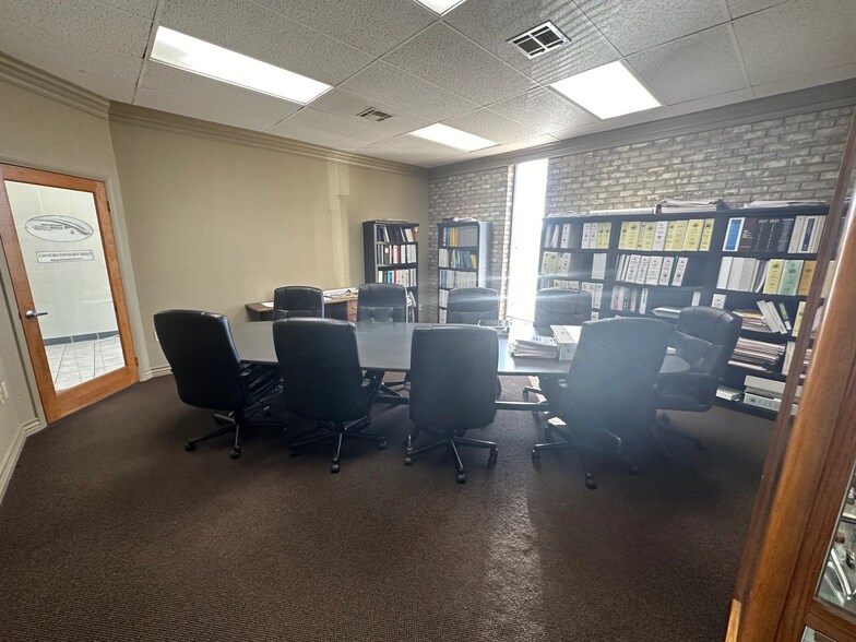 More Photos Of 2800 NW 36th St, Oklahoma City Office For Lease