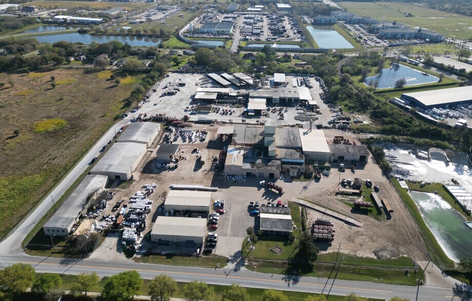 More Photos Of 321 Hennis Rd, Winter Garden Manufacturing For Lease