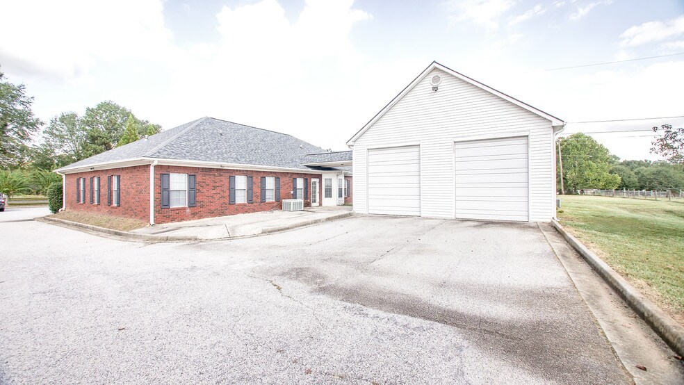 More Photos Of 3175 Highway 81 W, Hampton Storefront Retail Office For Sale