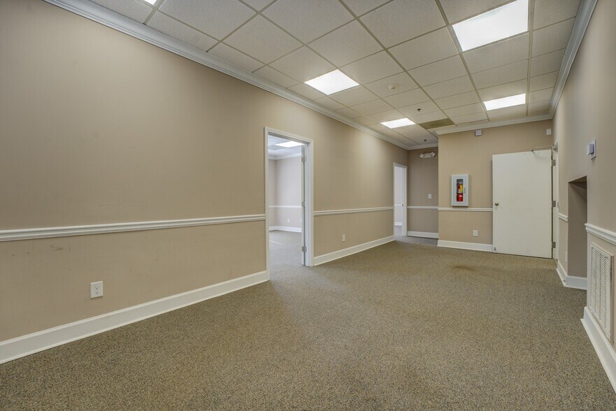 More Photos Of 1806 Over Lake Dr SE, Conyers Office For Sale